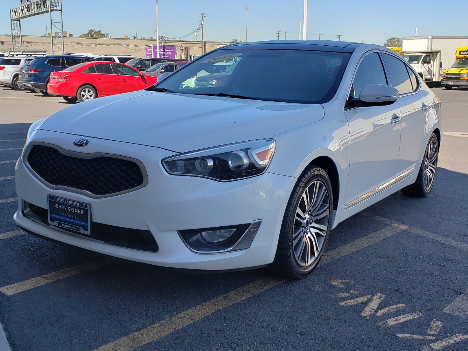 Pre-Owned 2016 Kia Cadenza Premium FWD 4dr Car